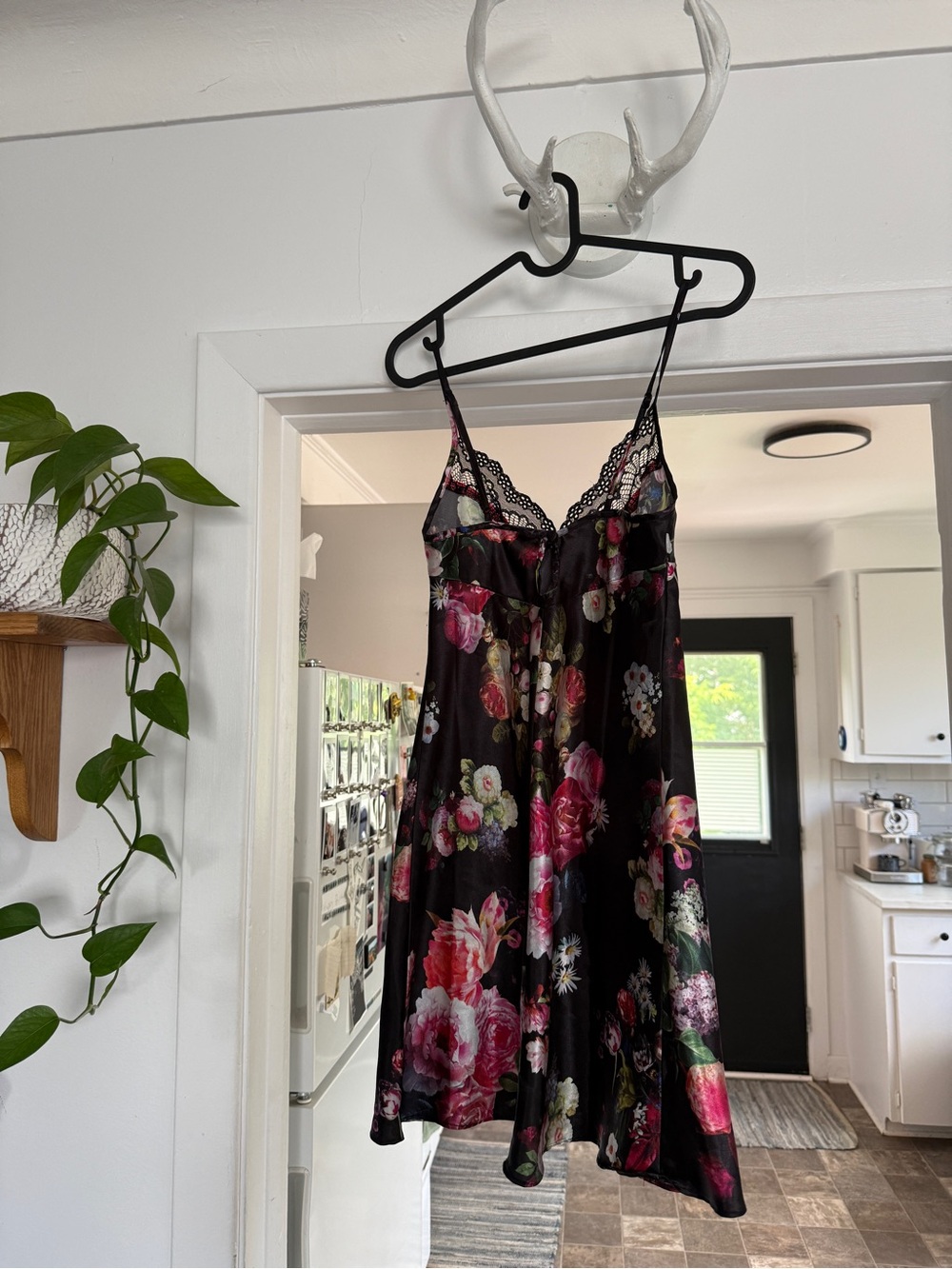 Vintage La Vie En Rose Black Floral Satin Lace-Trim Slip - Picture 4 of 4